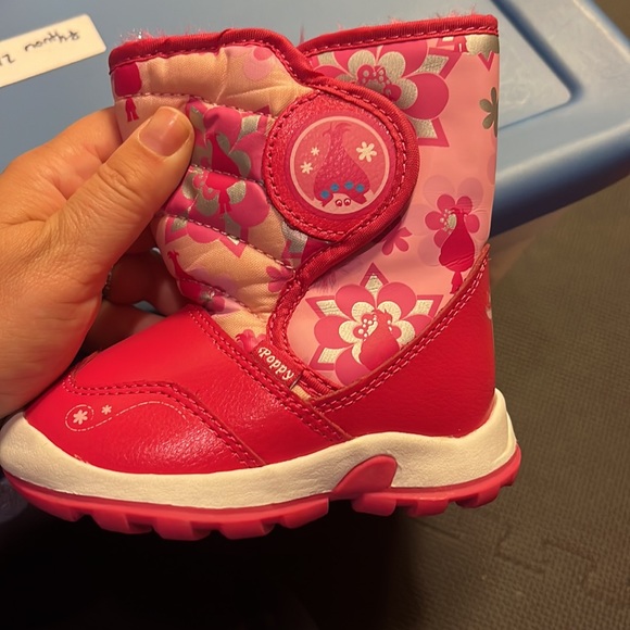 Gently worn toddler snow boot! Re-posh! - Picture 2 of 5